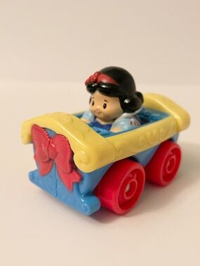 Little People Fisher Price Disney Princess Snow White Wheelies Car 2016